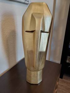 lot 10 image: Gold Ceramic Face Decor