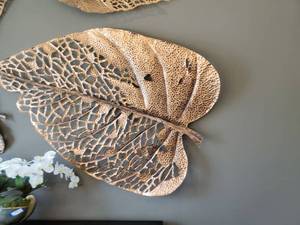 lot 47 image: Large Metal Leaf Wall Decor
