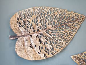 lot 50 image: Large Metal Leaf Wall Decor