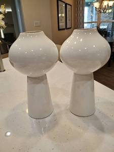 lot 66 image: Sagebrook Home White Porcelain Mushroom Vases