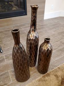 lot 96 image: IMAX Bevan Ceramic Vases