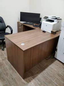 lot 112 image: Two Piece Office Desk