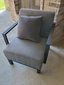lot 120 image: Outdoor Upholstered Chair with Metal Frame & Throw Pillow