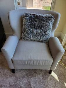 lot 127 image: Madison Park Linen Blend Arm Chair with Throw Pillow