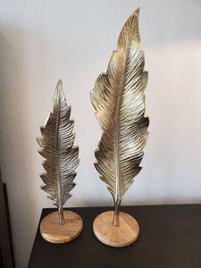lot 134 image: Gold Tone Metal Leaves on Wood Bases