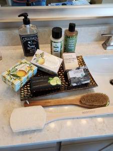 lot 138 image: Group of Bath Products