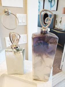 lot 139 image: Sagebrook Home Metallic Glass Jars with Aluminum Tops