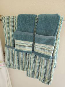lot 192 image: Threshold 100% Cotton Towels
