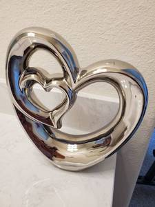 lot 198 image: Silver Ceramic Heart Sculpture
