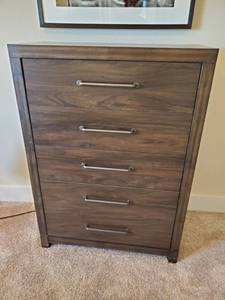 lot 256 image: Brissley 5-Drawer Dresser by Ashley Furniture