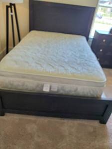 lot 262 image: Black Wood Full Bed Frame