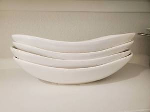 lot 290 image: Four Gallery Blanc de Blanc Oval Serving Dishes