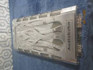 lot 2 image: AUDIOBAHN&nbsp 1600 -WATT 2 -CHANNEL AMPLIFIER&nbsp A2200HCT