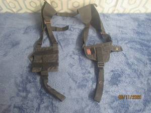 lot 11 image: SOFT ARMOR SHOULDER&nbsp HOLSTER FOR PISTOLS , FULLY ADJUSTABLE MAGAZINE HOLDER &nbsp