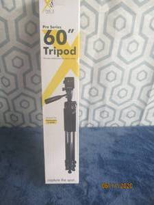 lot 14 image: NEW PRO SERIES 60 TRIPOD DESIGN FOR CAMCORDERS &amp DSLR S&nbsp MODEL XT60TRB&nbsp