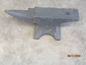 lot 51 image: ANVIL 19.75 x 9 CAST STEEL
