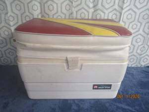 lot 21 image: IGLOO MARINE COOLER WITH COOLER SEAT CUSHION&nbsp