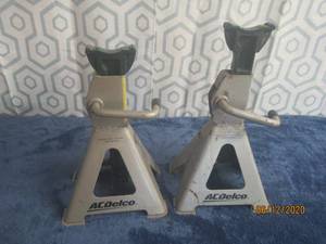 lot 30 image: ACDELCO JACK STANDS