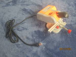 lot 31 image: MINI CUTT-OFF SAW&nbsp&nbspMOTOR 110V AC , 60HZ,WATTS ,9 AMP&nbsp&nbsp MAXIMUM RPM 7800 ARBOR38