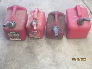 lot 41 image: TOTAL OF 4 GAS CANS&nbsp
