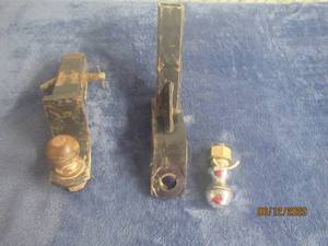 lot 45 image: TOTAL OF 2&nbsp TRAILER HITCH MOUNTS WITH 2&nbsp BALLS&nbsp