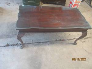 lot 56 image: VINTAGE COFFEE TABLE WITH FITTED GLASS TOP&nbsp35 12 L X 17 12 X 17 H&nbsp