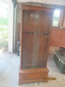 lot 57 image: PINE GUN CABINET WITH GLASS DOORS