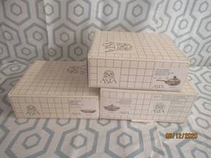lot 58 image: 3 NEW ASTA OLD AMSTERDAM COOKWARE ALL IN ORIGINAL BOX-SAUCEPAN WITH LID-CASSEROLE WITH LID&nbsp&nbsp- BUFFET SERVER