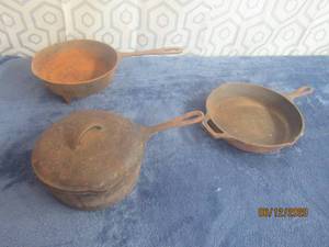 lot 66 image: CAST IRON PANS INCLUDING LODGE AND KETTLE WITH LID