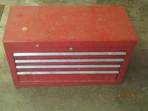 lot 72 image: RED TOOLBOX WITH TOOLS AND CONTENTS
