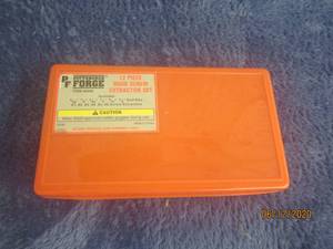 lot 74 image: PITTSBURGH FORGE 12 PC EXTRACTOR SET IN CASE