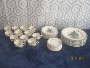lot 80 image: SPODE ENGLAND CHRISTMAS TREE SERVEWARE