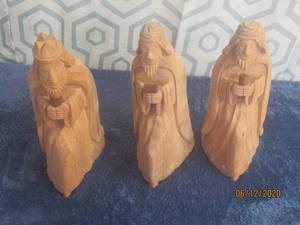 lot 82 image: 10 12  CARVED WISE MEN TRIO