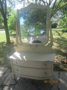 lot 85 image: LATE VICTORIAN PAINTED WASH BASIN WITH MIRROR&nbspDRESSER 43L X19 X 26 12 H&nbsp&nbspWITH MIRROR ATTACHED 64 12  H&nbsp