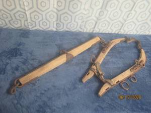lot 98 image: VINTAGE HORSE COLLAR AND HAMES&nbsp WORK WITH&nbsp LOT #&nbsp 284 &amp 285&nbsp