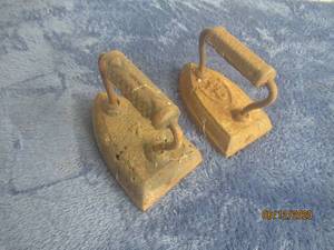 lot 103 image: CAST IRON SAD IRON DUO