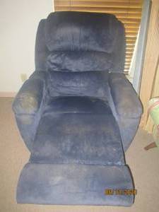 lot 130 image: LAZY BOY RECLINER