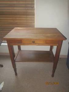 lot 133 image: VINTAGE LIBRARY TABLE WITH DRAWER AND TRAY SHELF30 L X 20 X 29 H&nbsp