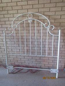 lot 148 image: VINTAGE METAL HEADBOARD 46 LONG