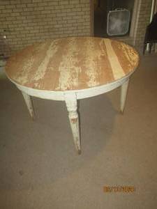 lot 149 image: ROUND DINING  NOOK TABLE&nbsp45 DIAM &nbsp 31 H&nbsp