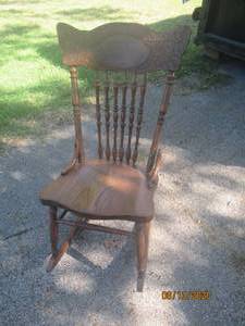 lot 162 image: VINTAGE SPINDLE BACK ROCKING CHAIR WITH CARVED HEADER