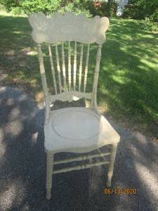 lot 169 image: VINTAGE PAINTED SPINDLE BACK CHAIR