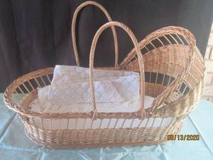 lot 183 image: VINTAGE RATTAN HANDLED BABY CARRIER