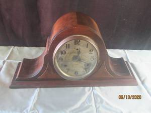 lot 187 image: GILBERT WALNUT MANTLE CLOCK 3 KEY