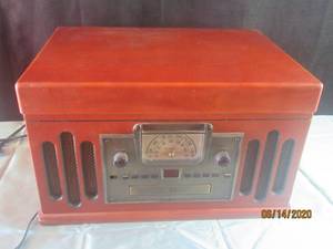 lot 211 image: CROSLEY RETRO CD PLAYER MODEL CR74
