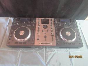 lot 216 image: NUMARK MIXDECK MIXING STATION CONSOLE