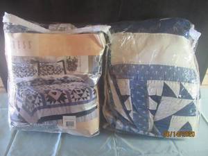lot 226 image: CARESS QUILT SET HEARTS OF BLUE QUEEN SIZE