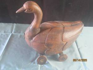lot 233 image: HAND CRAFTED WOODEN DUCK BOX  TOY 12H X 13L