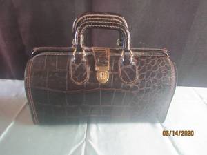 lot 237 image: VINTAGE UPJOHN LEATHER COWHIDE PHYSICIANS BAG