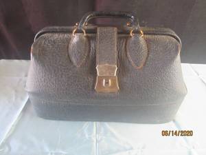 lot 238 image: VINTAGE LEATHER PHYSICIANS BAG